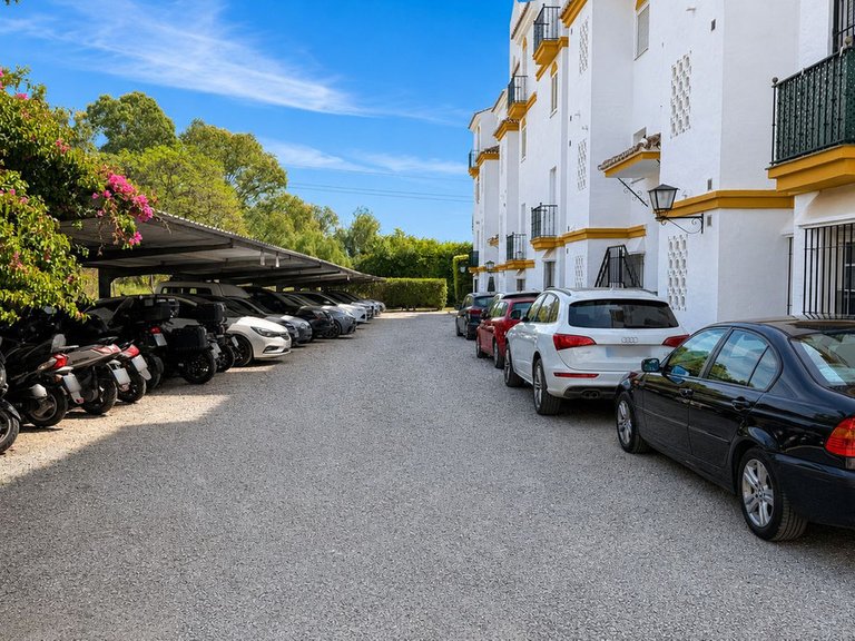 Apartment for Sale in Atalaya, Malaga 17