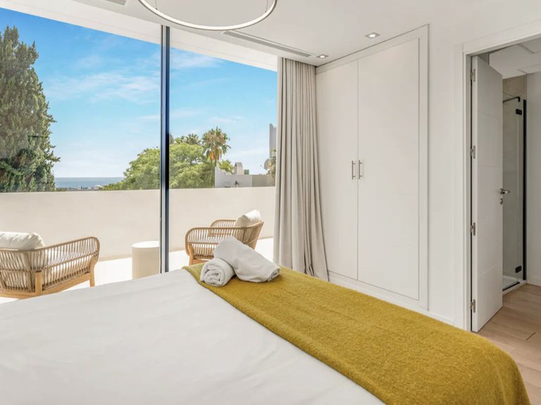 Villa for Sale in Cabopino, Malaga 12