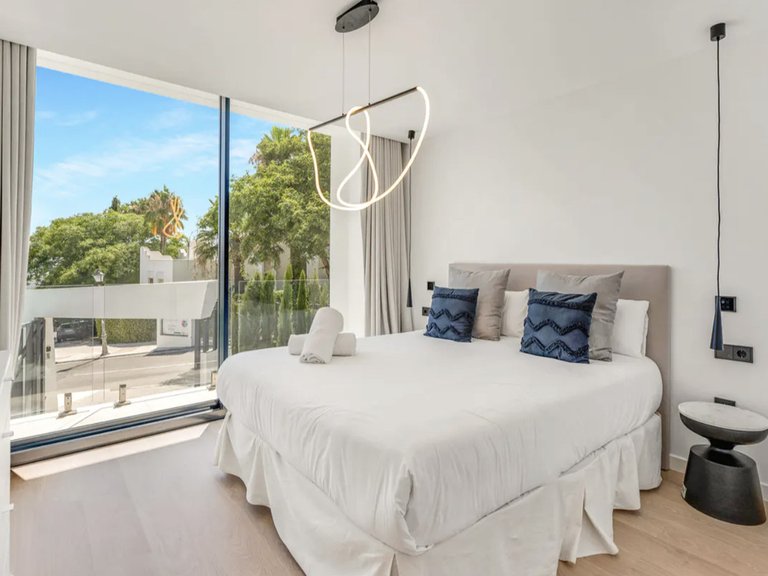 Villa for Sale in Cabopino, Malaga 13