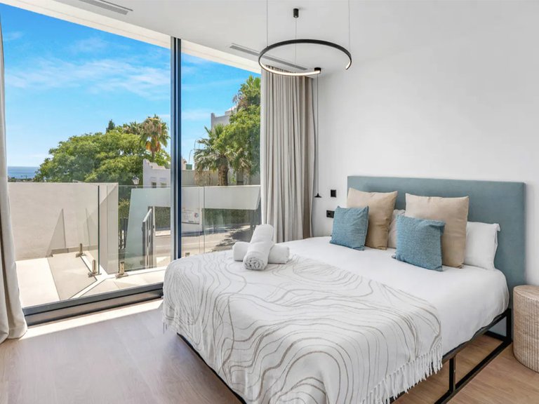 Villa for Sale in Cabopino, Malaga 15