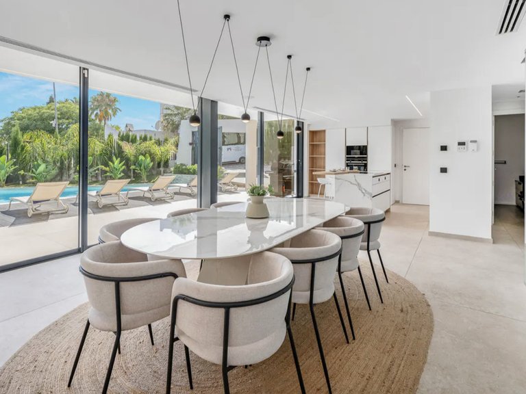 Villa for Sale in Cabopino, Malaga 4