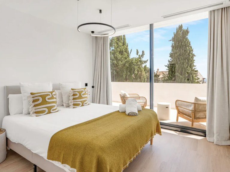 Villa for Sale in Cabopino, Malaga 5