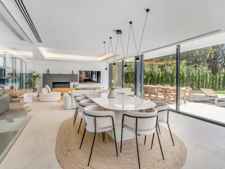 Villa for Sale in Cabopino, Malaga 9