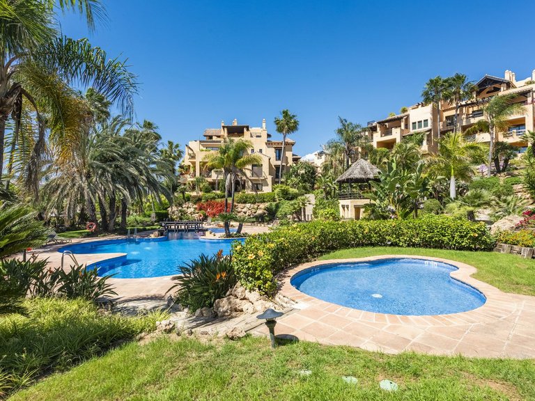 Apartment for Sale in El Paraiso, Malaga 1