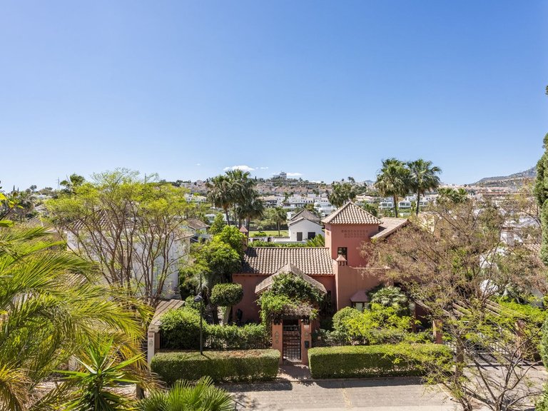 Apartment for Sale in El Paraiso, Malaga 10