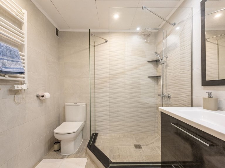 Apartment for Sale in El Paraiso, Malaga 15