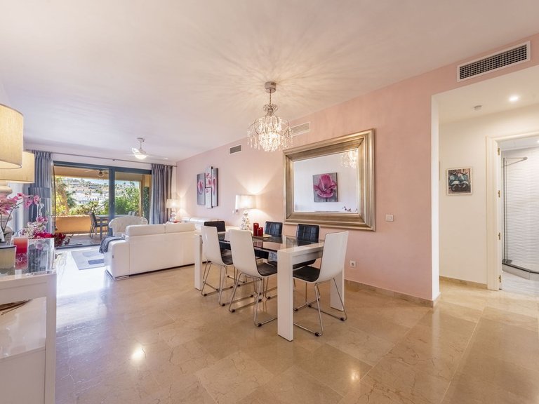 Apartment for Sale in El Paraiso, Malaga 3