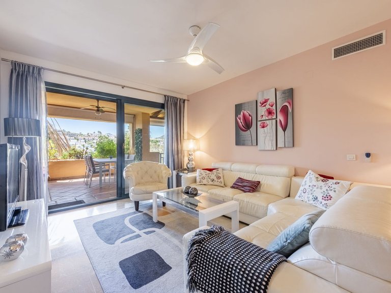 Apartment for Sale in El Paraiso, Malaga 7
