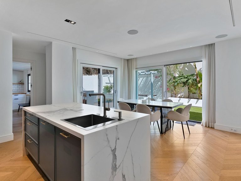 Villa for Sale in Marbella, Malaga 25