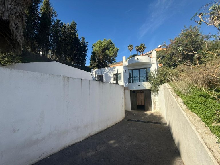 Villa for Sale in Estepona, Malaga 2