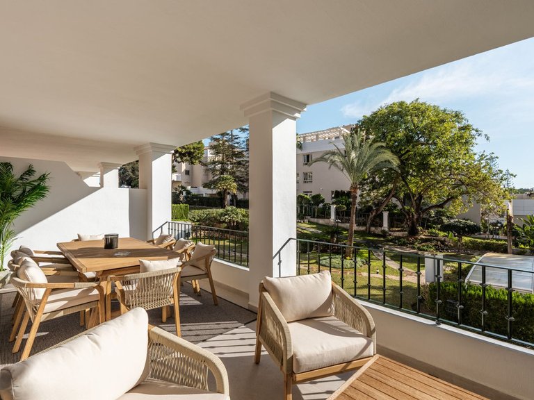 Apartment for Sale in Nueva Andalucía, Malaga 1