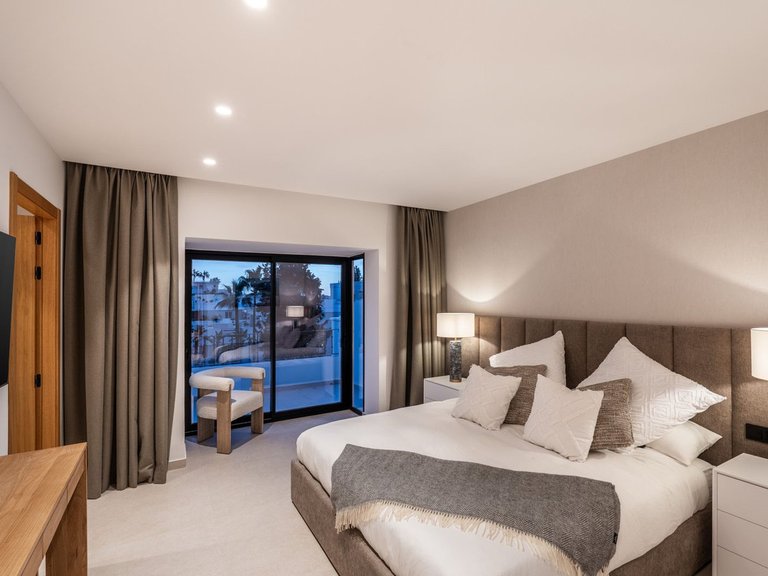 Apartment for Sale in Nueva Andalucía, Malaga 11