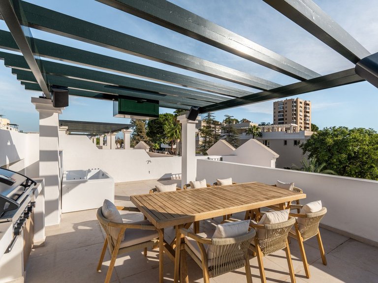 Apartment for Sale in Nueva Andalucía, Malaga 5