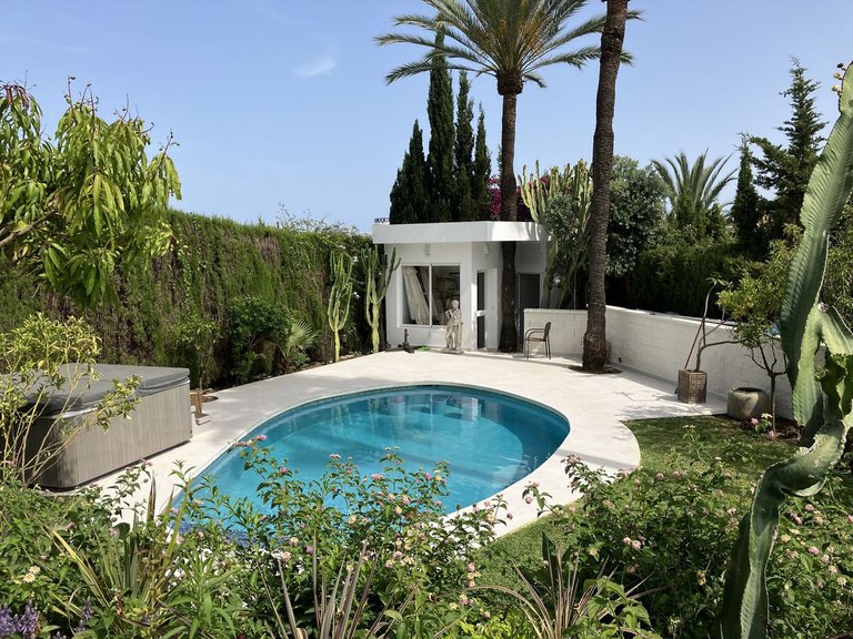 Villa for Sale in Puerto Banús, Malaga 1