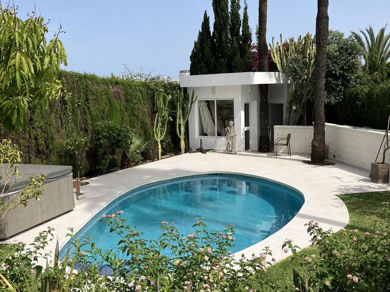 Villa for Sale in Puerto Banús, Malaga 16
