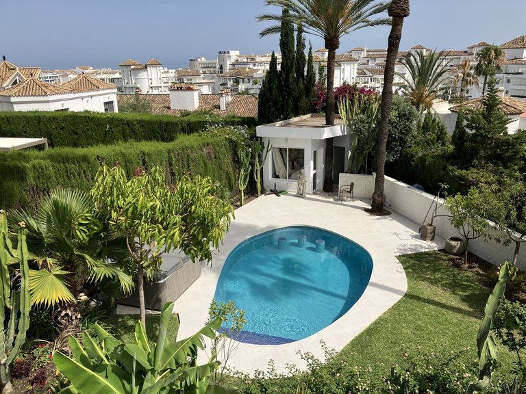 Villa for Sale in Puerto Banús, Malaga 2