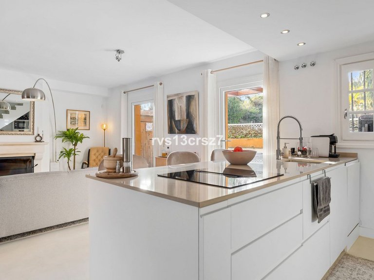 Villa for Sale in Guadalmina Baja, Malaga 7