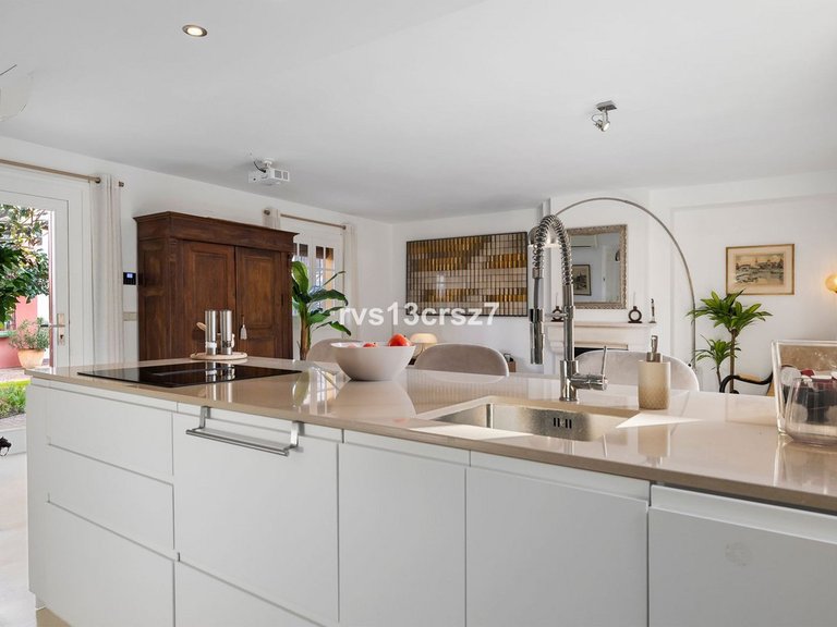 Villa for Sale in Guadalmina Baja, Malaga 8