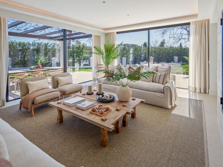 Villa for Sale in Nueva Andalucía, Malaga 10