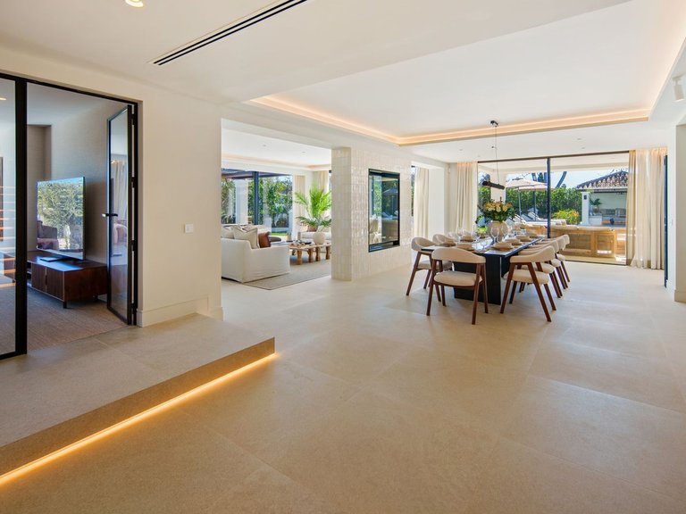 Villa for Sale in Nueva Andalucía, Malaga 13