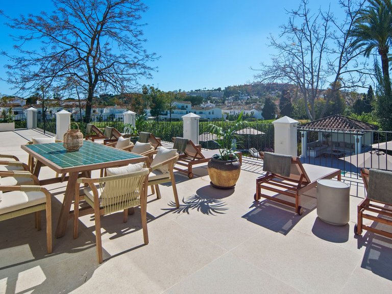 Villa for Sale in Nueva Andalucía, Malaga 2