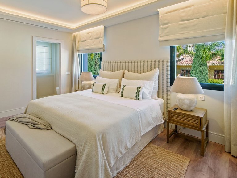 Villa for Sale in Nueva Andalucía, Malaga 26