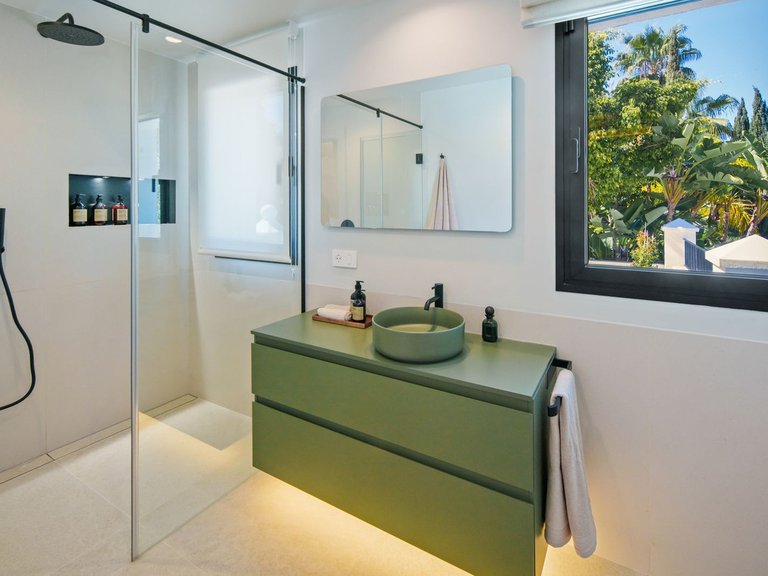 Villa for Sale in Nueva Andalucía, Malaga 28