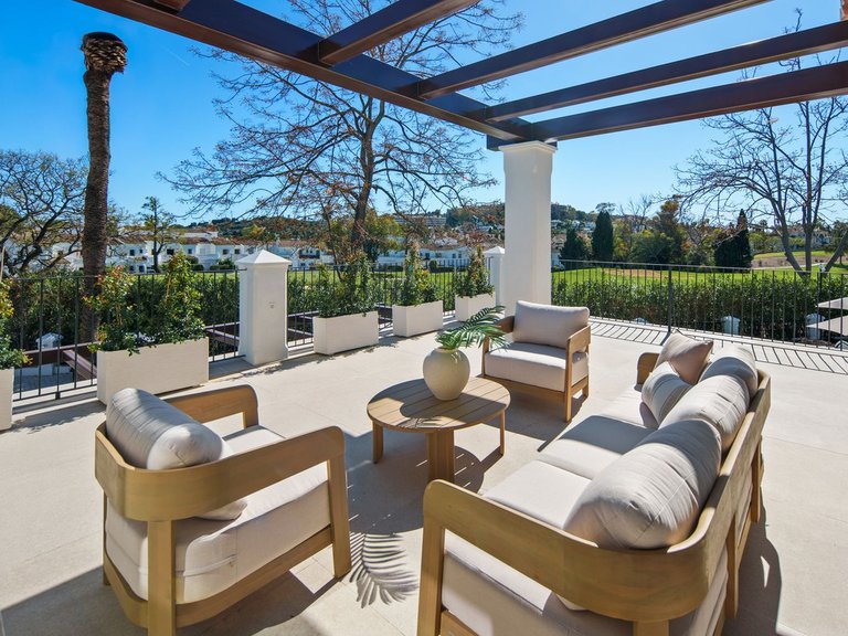 Villa for Sale in Nueva Andalucía, Malaga 3