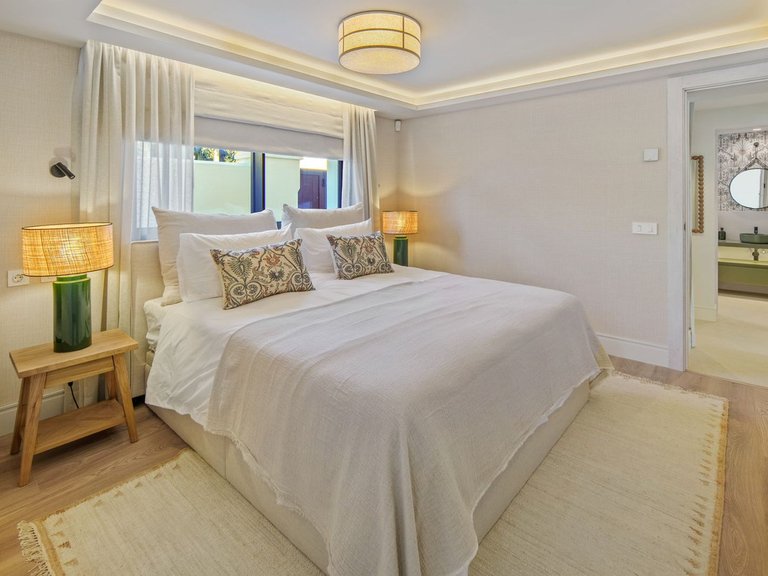 Villa for Sale in Nueva Andalucía, Malaga 32