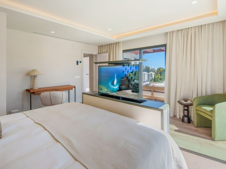 Villa for Sale in Nueva Andalucía, Malaga 36