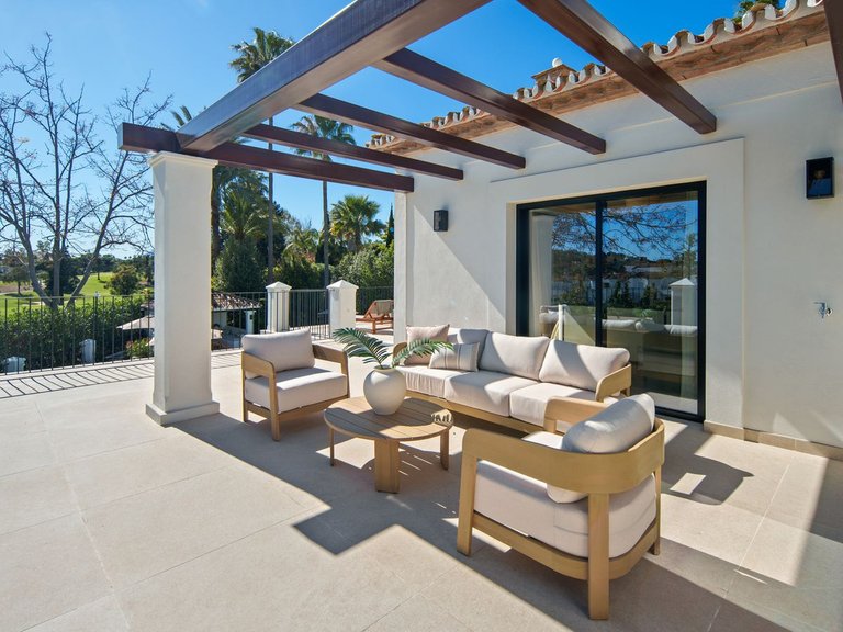 Villa for Sale in Nueva Andalucía, Malaga 5