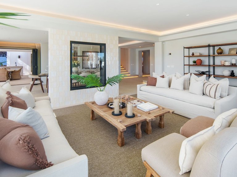 Villa for Sale in Nueva Andalucía, Malaga 9