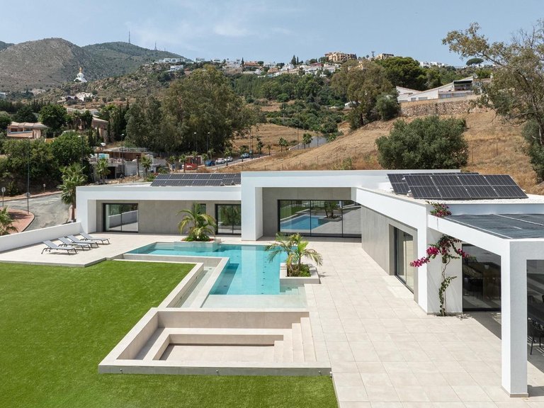 Villa for Sale in Benalmadena Costa, Malaga 24