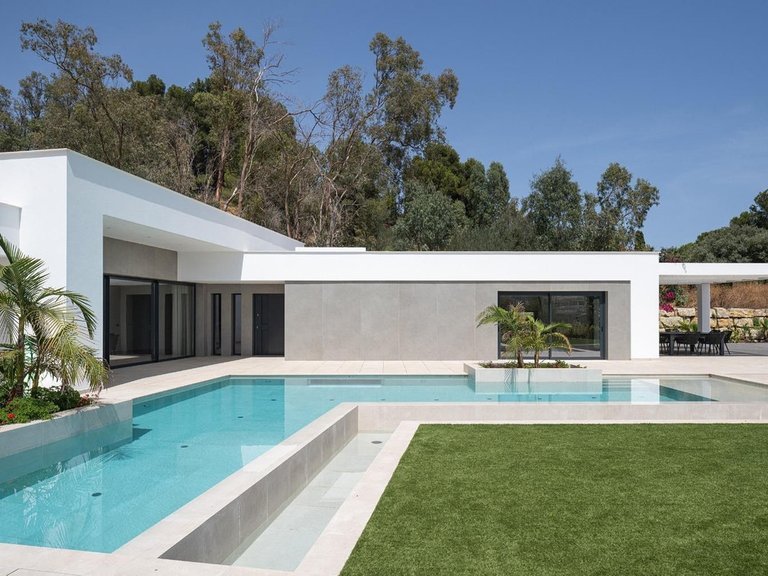 Villa for Sale in Benalmadena Costa, Malaga 5