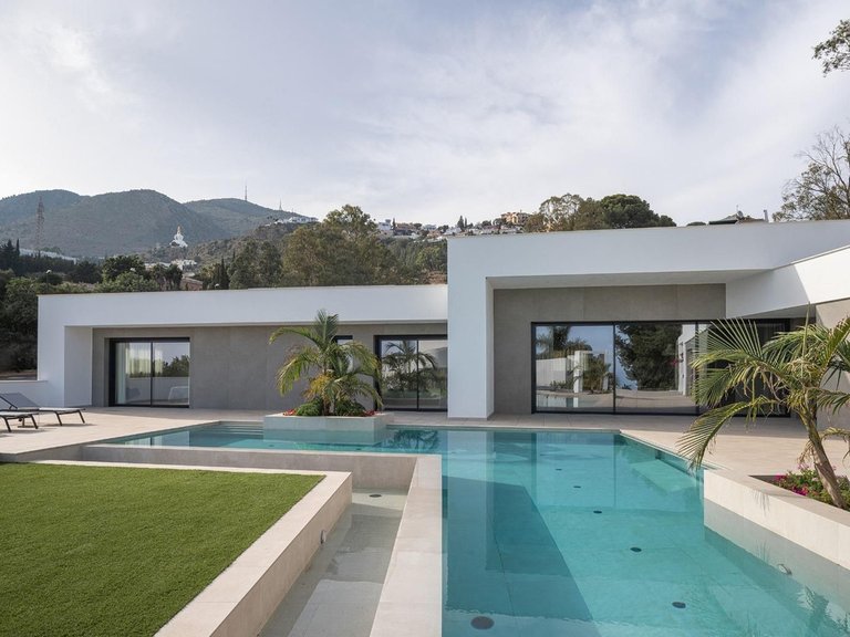 Villa for Sale in Benalmadena Costa, Malaga 6