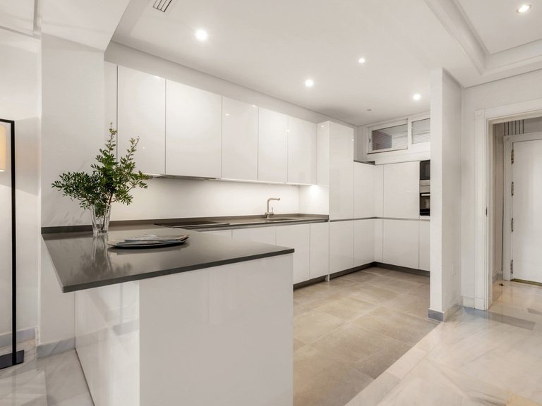 Apartment for Sale in Marbella, Malaga 18