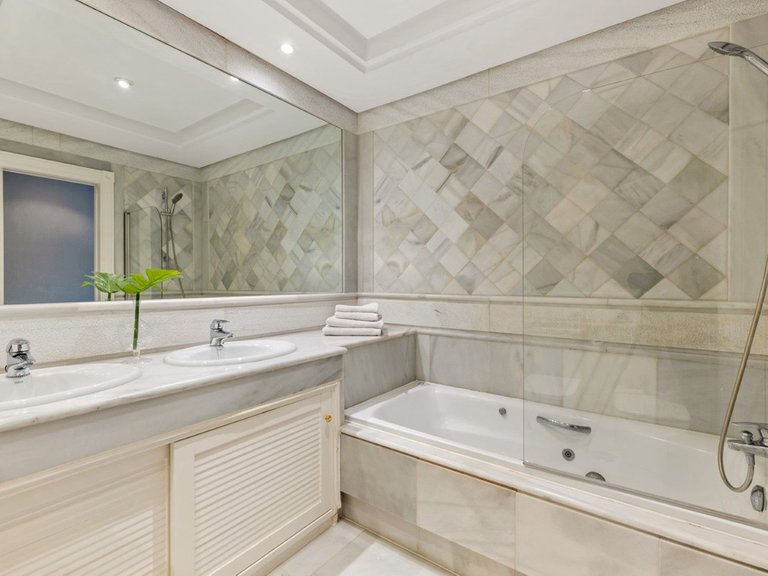 Apartment for Sale in Marbella, Malaga 22
