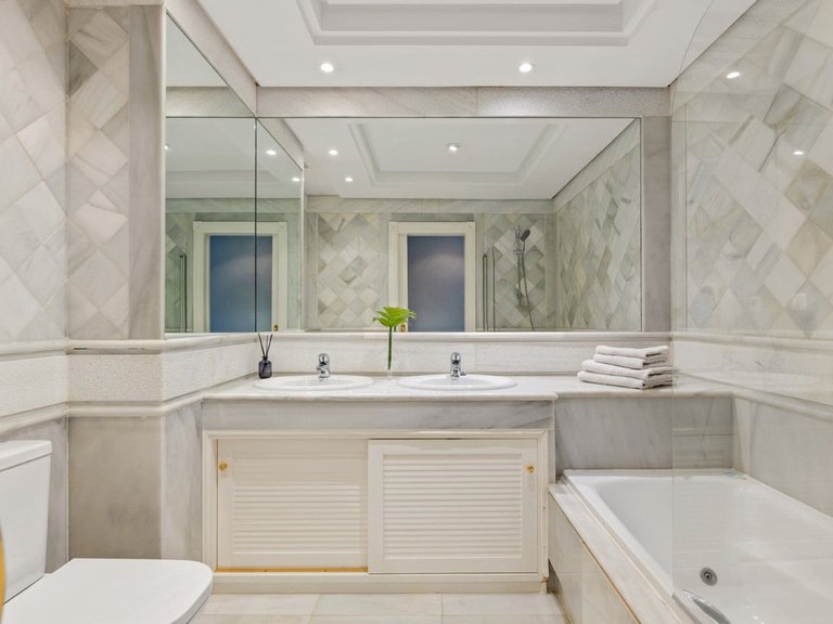 Apartment for Sale in Marbella, Malaga 23