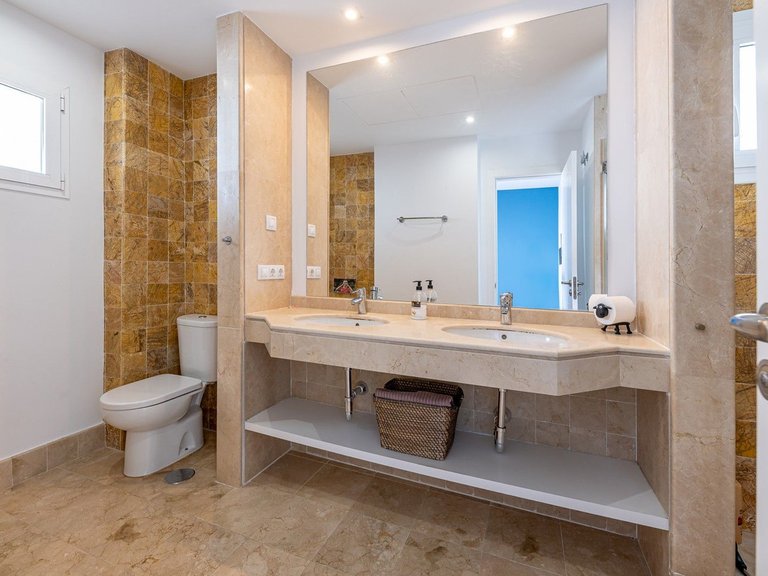 Villa for Sale in Torremuelle, Malaga 28
