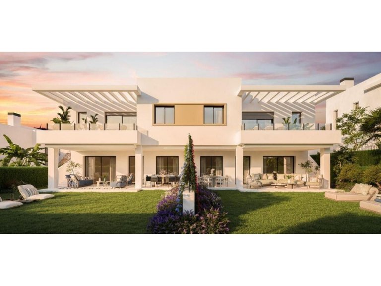 Villa for Sale in Estepona, Malaga 1