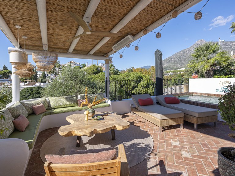 Villa for Sale in The Golden Mile, Malaga 1