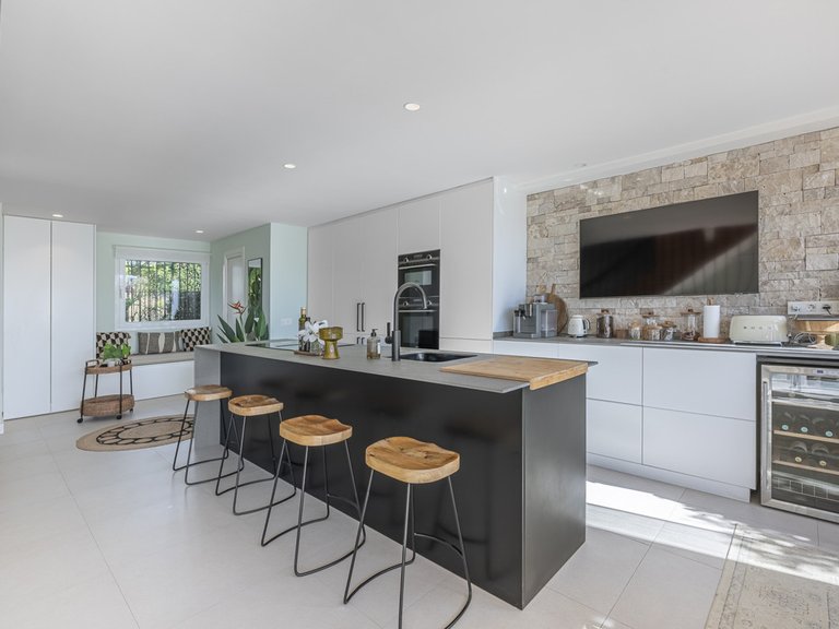 Villa for Sale in The Golden Mile, Malaga 11