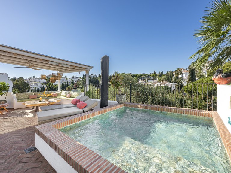 Villa for Sale in The Golden Mile, Malaga 2