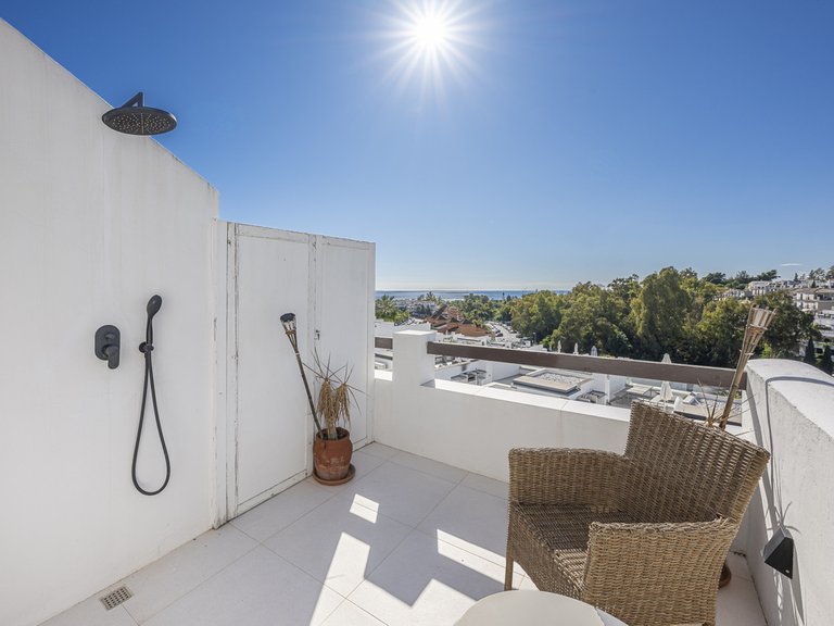 Villa for Sale in The Golden Mile, Malaga 26
