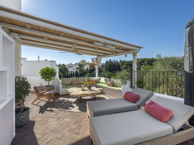 Villa for Sale in The Golden Mile, Malaga 3