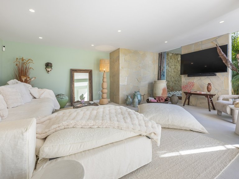 Villa for Sale in The Golden Mile, Malaga 31