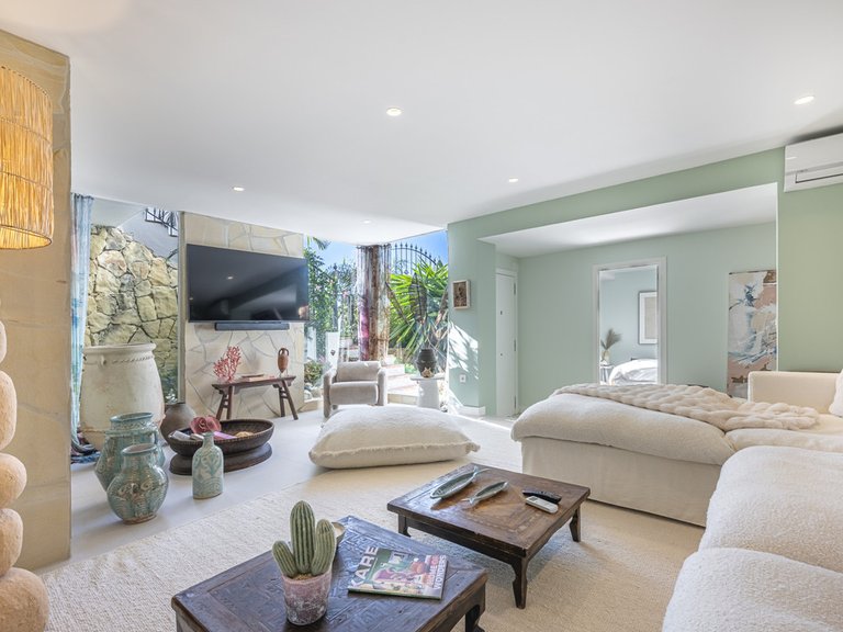 Villa for Sale in The Golden Mile, Malaga 32