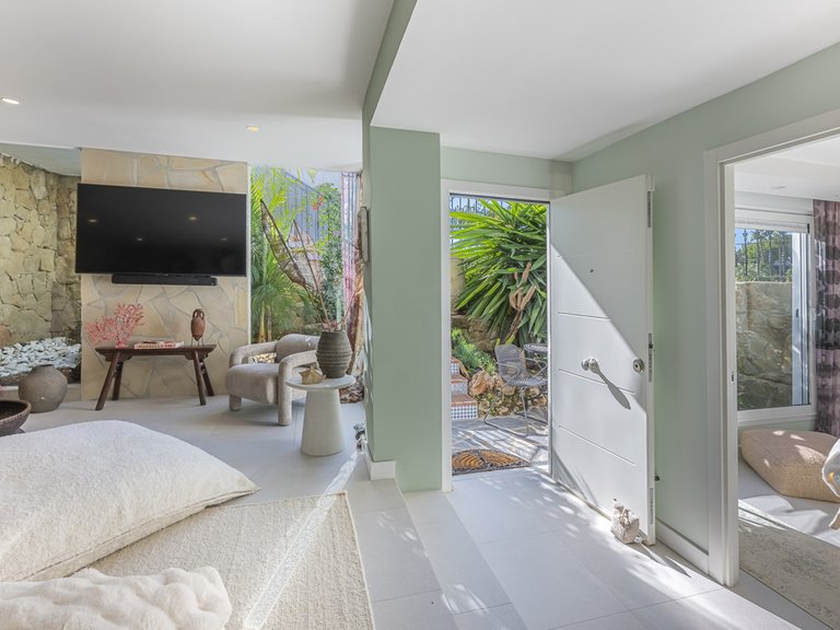 Villa for Sale in The Golden Mile, Malaga 33