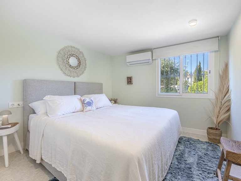 Villa for Sale in The Golden Mile, Malaga 35