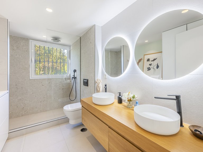 Villa for Sale in The Golden Mile, Malaga 37